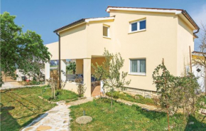 2 Bedroom Amazing Apartment In Fazana